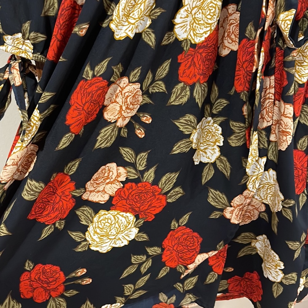 Black Flower Quarter Sleeve Dress - Picture 4 of 7